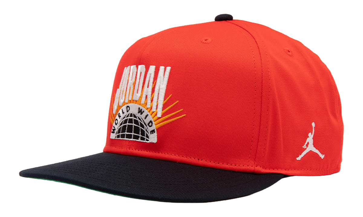 Jordan Essentials Pro Structured Flat Bill Hat Chile Red / Kelly Green / Sail IF3508 673